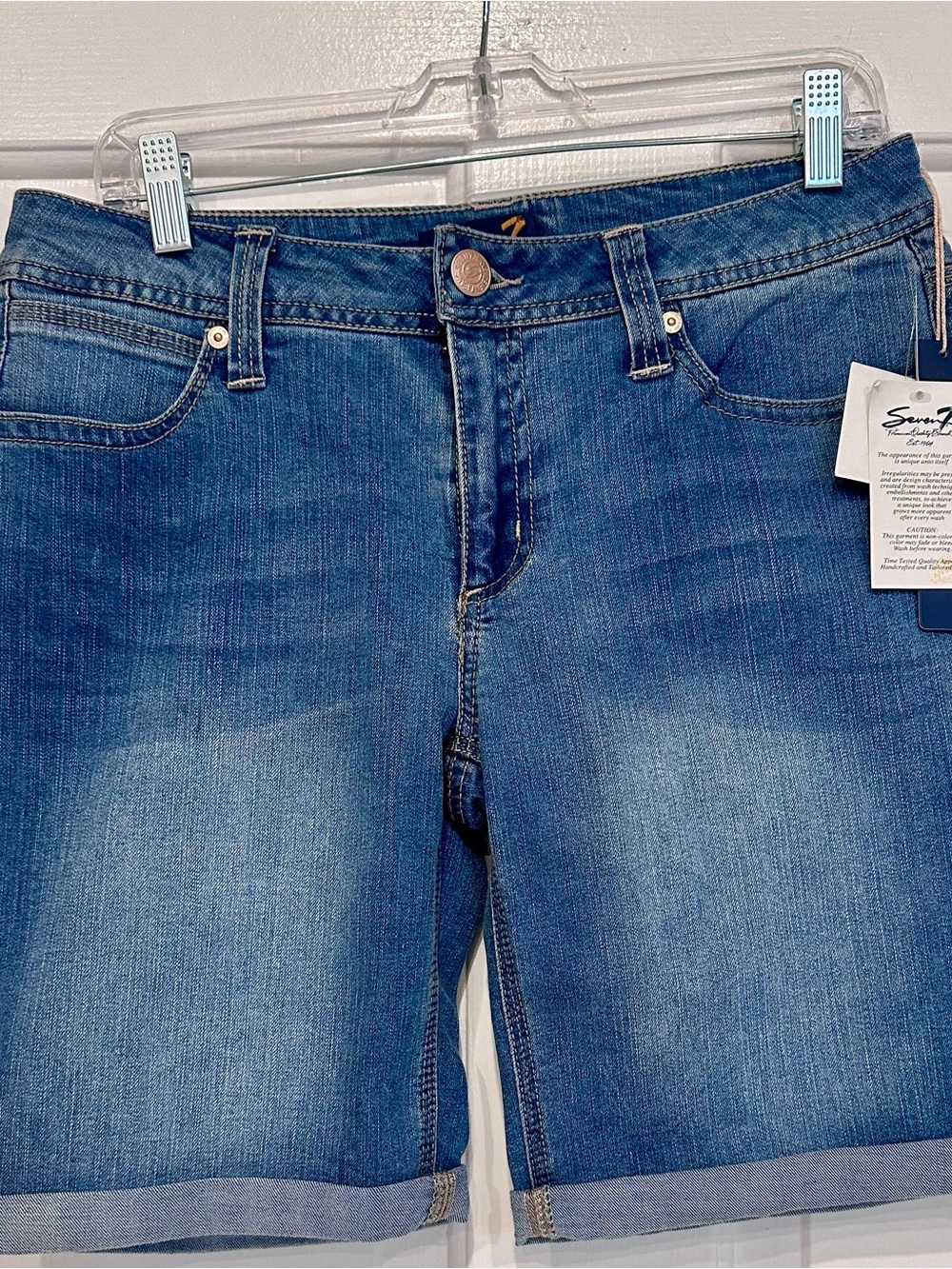 NWT Seven7 Women’s Bermuda Denim Shorts – Size 8 (Medium Wash)